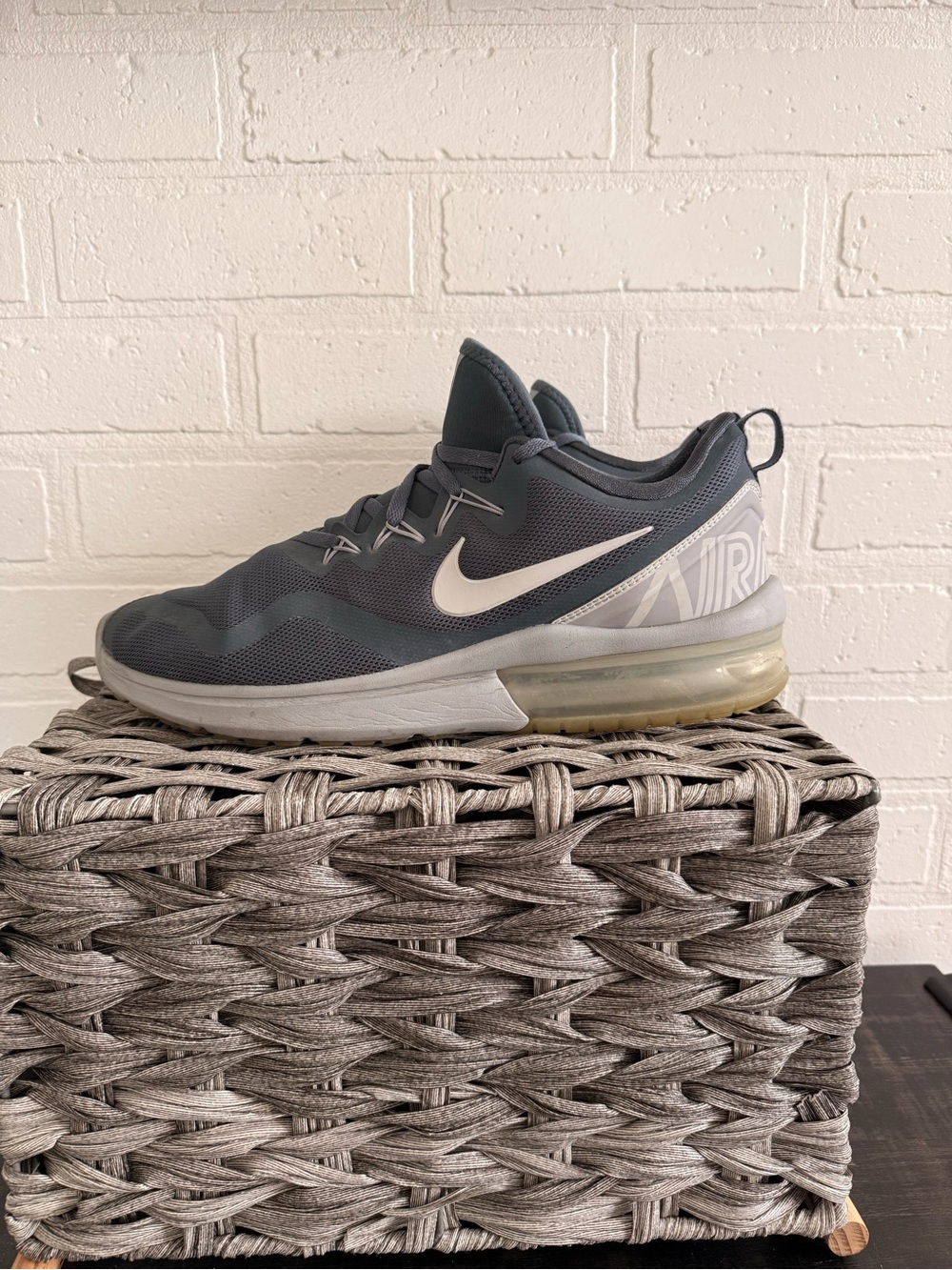 Nike Men’s Gray Low-Top Air Max Training Sneakers